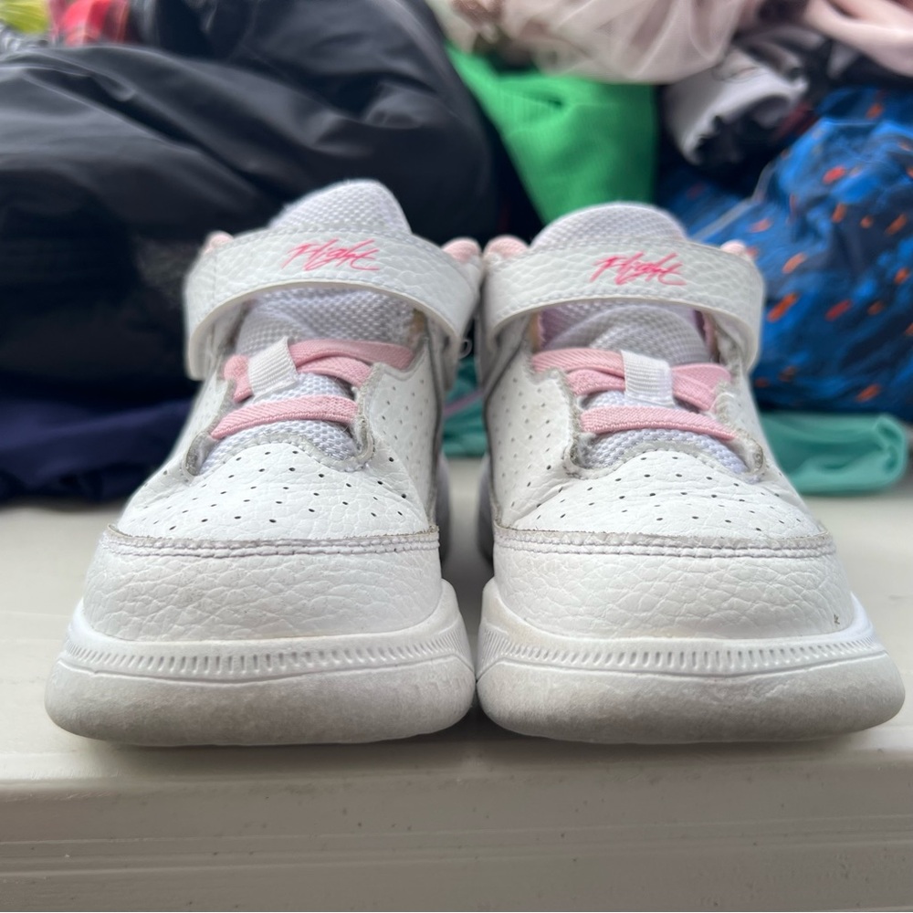 Jordan Max Aura 5 Fund kids size 10 White Pink Girls - Picture 5 of 8